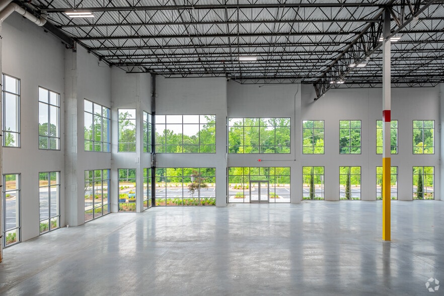 More Photos Of 7995 Bowen Road, Palmetto Distribution For Lease