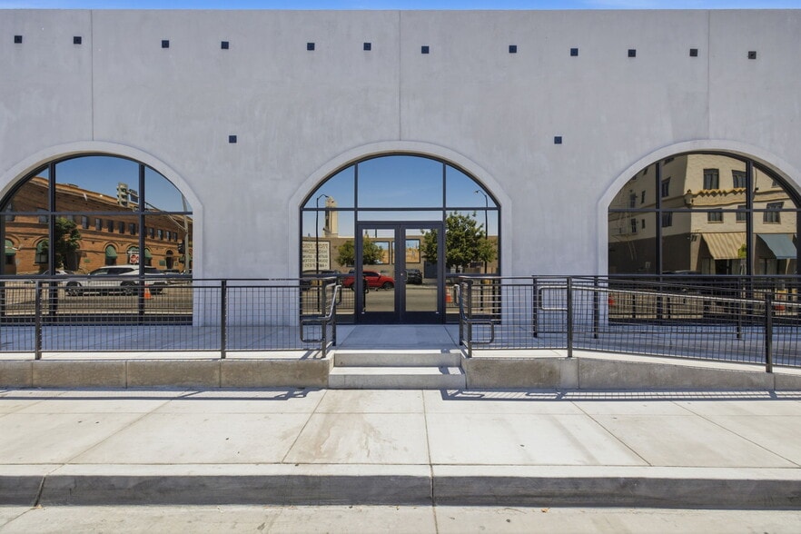 More Photos Of 1623-1633 19th St, Bakersfield Freestanding For Lease
