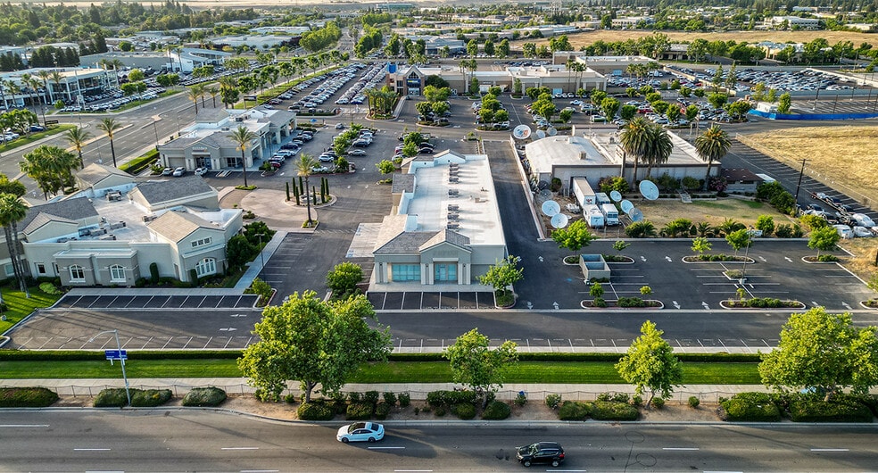 More Photos Of 7050 N Palm Ave, Fresno Office For Lease