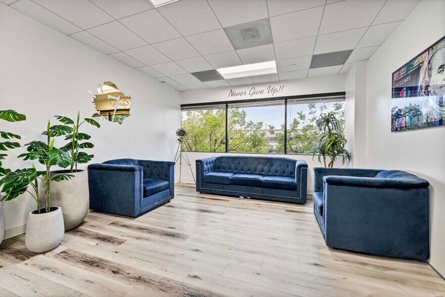 More Photos Of 21900 Burbank, Woodland Hills Office For Lease