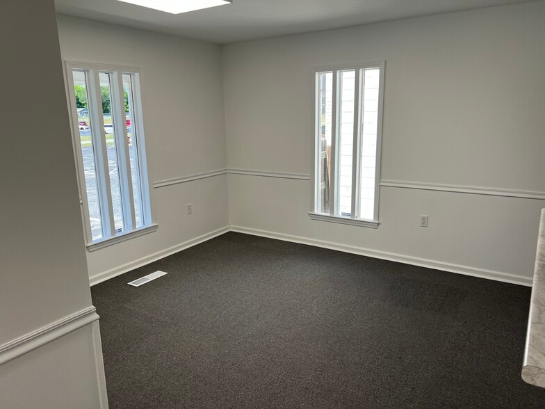 More Photos Of 148 E Peacock St, Cochran Medical For Sale