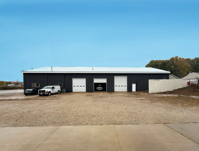 More Photos Of 104 11th St NE, Austin Warehouse For Lease