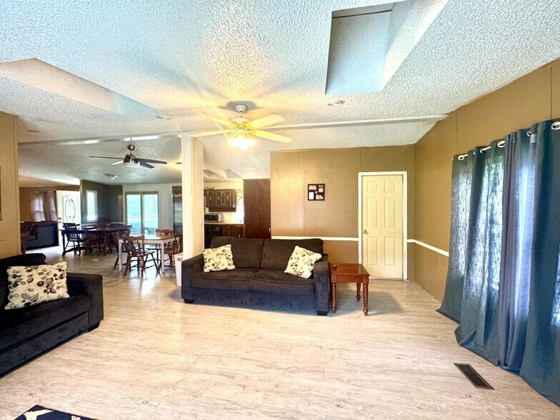 More Photos Of 158 Caloric Rd., Mullens Flex For Sale