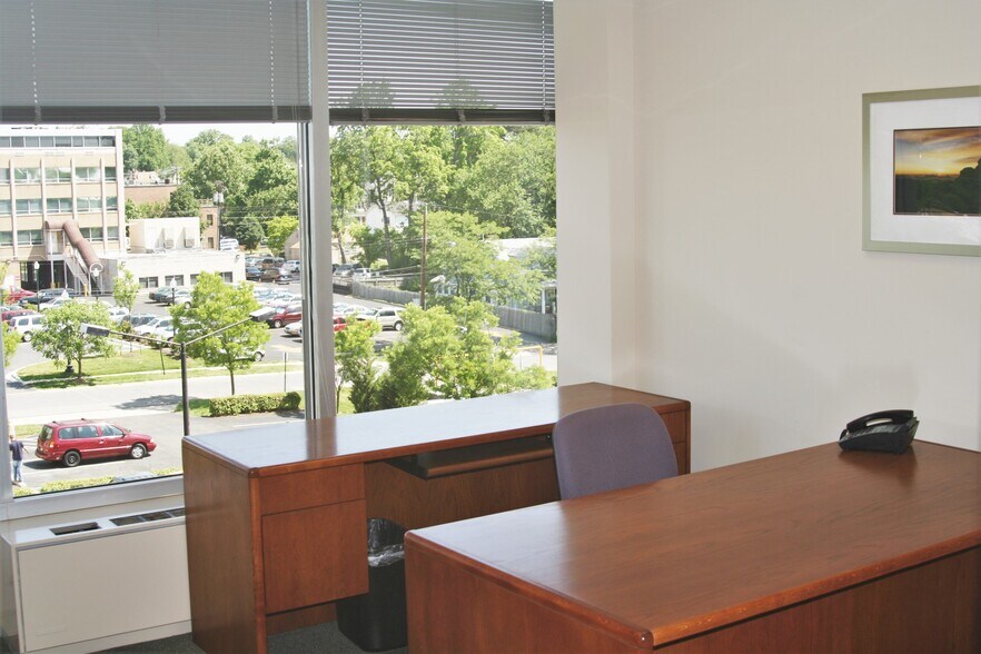 More Photos Of 10605 Concord St, Kensington Coworking Space