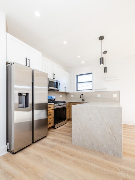 More Photos Of 2941 W Wilcox St, Chicago Apartments For Sale