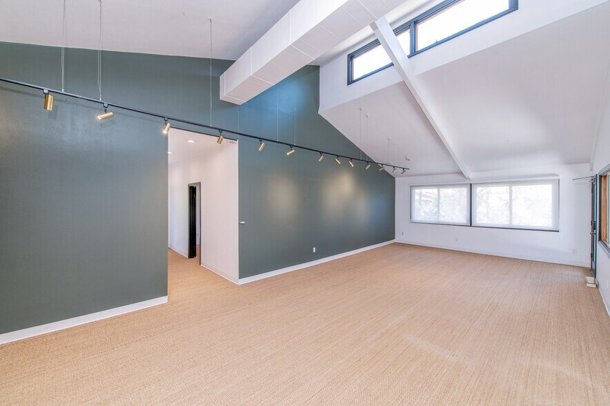 More Photos Of 2482 Newport Blvd, Costa Mesa Loft Creative Space For Lease