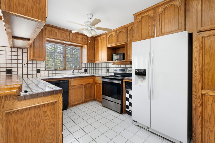 More Photos Of 232 29th St, Manhattan Beach Multifamily For Sale