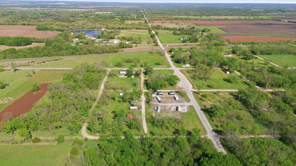 More Photos Of 74 2nd St, Moran Trailer Camper Park For Sale