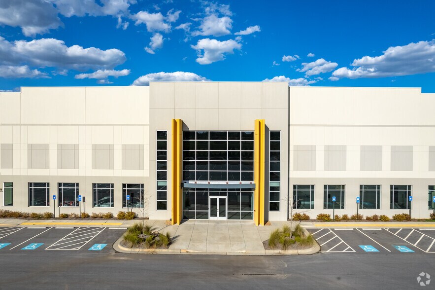 More Photos Of 94 Logistics Ln, Talmo Distribution For Lease
