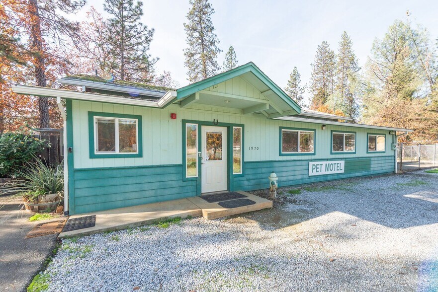 More Photos Of 1790 Main St, Weaverville Veterinarian Kennel For Sale