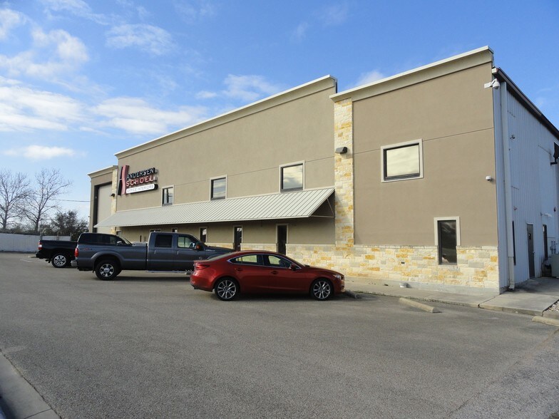 More Photos Of 400 Lookout Ridge Blvd, Harker Heights Warehouse For Sale