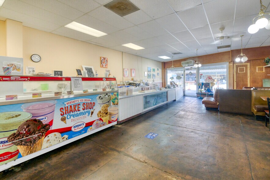 More Photos Of 118-124 N Townville St, Seneca Storefront For Sale