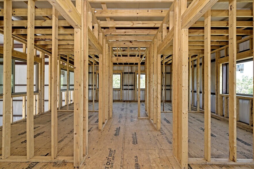 More Photos Of 10020 Darden Hill Rd, Austin Light Distribution For Lease