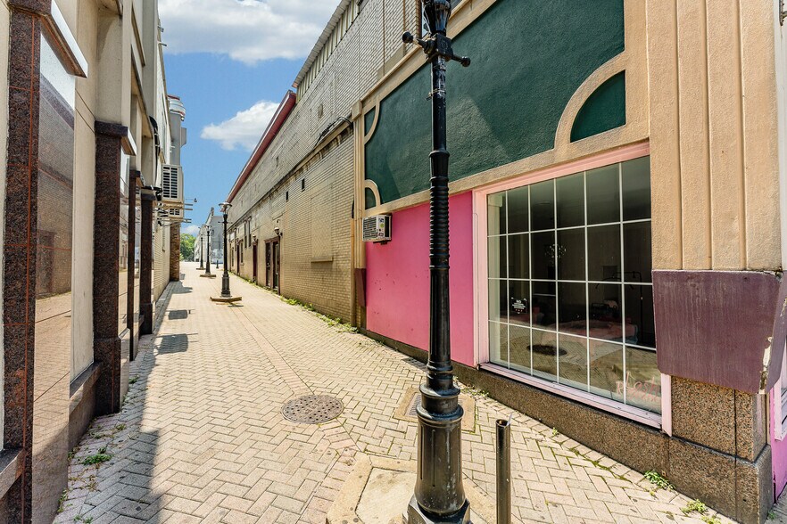 More Photos Of 214 Wall St, Morgantown Apartments For Sale