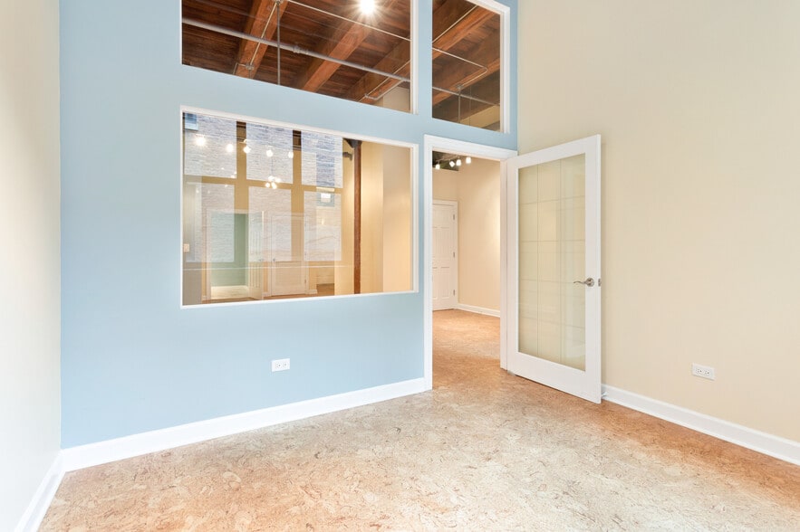 More Photos Of 824 W Superior St, Chicago Office Residential For Sale