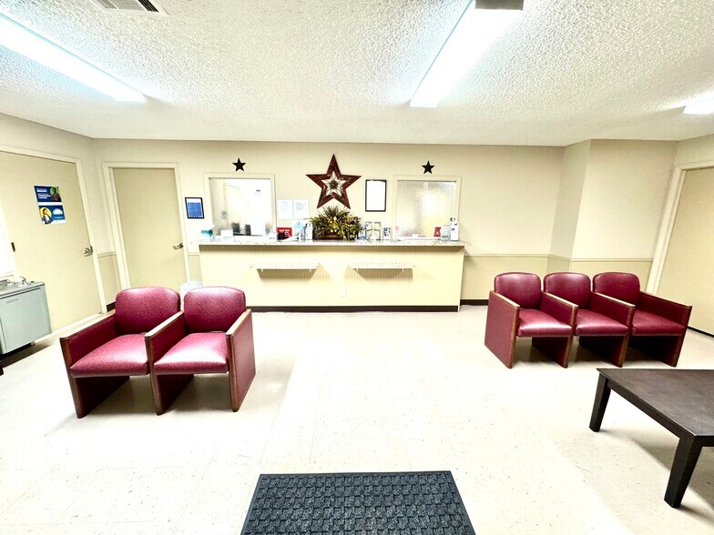 More Photos Of 101 Anthony Dr, Teague Medical For Sale