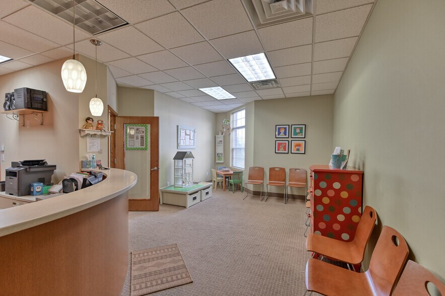 More Photos Of 9700 park plaza Ave, Louisville Medical For Lease