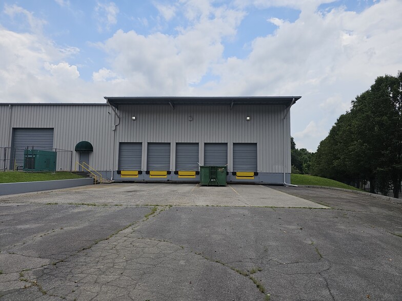More Photos Of 101 Industrial Dr, Bristol Distribution For Lease