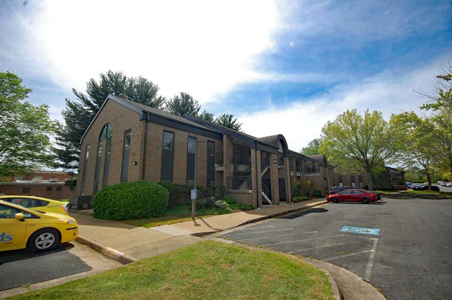 More Photos Of 4613 Pinecrest Office Park Dr, Alexandria Office For Lease