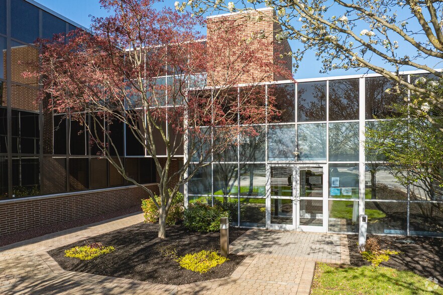 Primary Photo Of 800 Barksdale Rd, Newark Medical For Lease