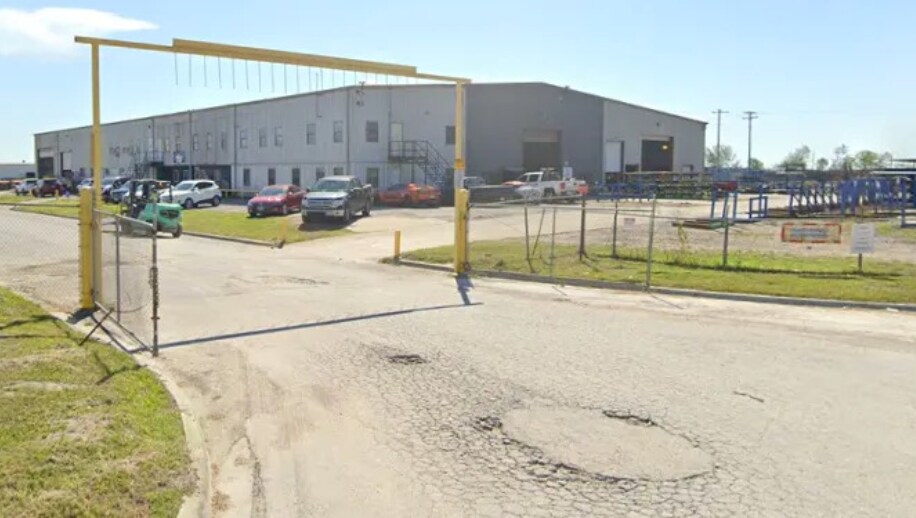 More Photos Of 100 E Industrial Blvd, Beeville Manufacturing For Sale