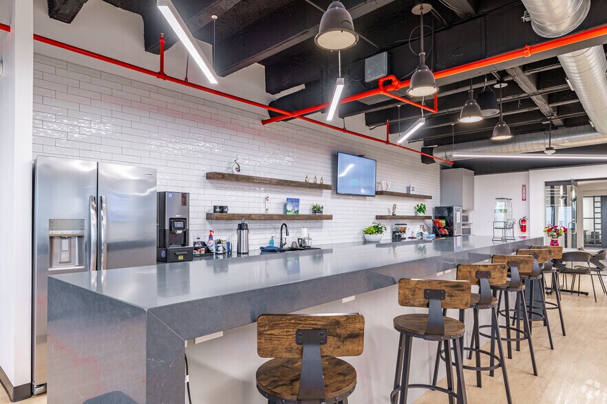 More Photos Of 7550 W Interstate 10, San Antonio Office For Lease