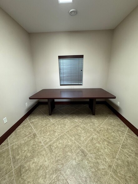 More Photos Of 1000 Hedstrom Dr, Ashland Warehouse For Lease