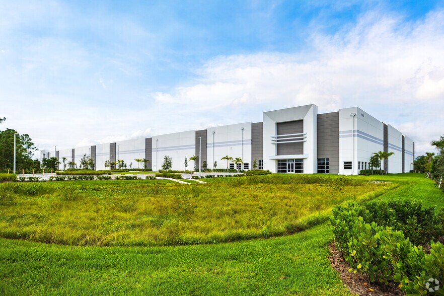 Primary Photo Of 15430 Corporate Rd N, Jupiter Distribution For Sale