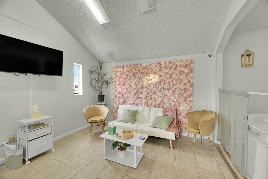 More Photos Of 7296 Magnolia St, Commerce City Office For Sale