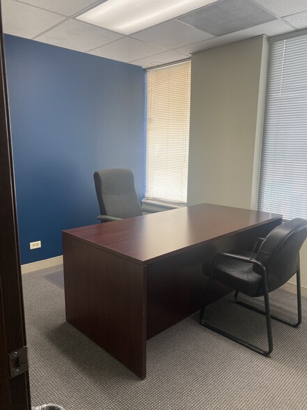 More Photos Of 960 Rand Rd, Des Plaines Flex For Lease
