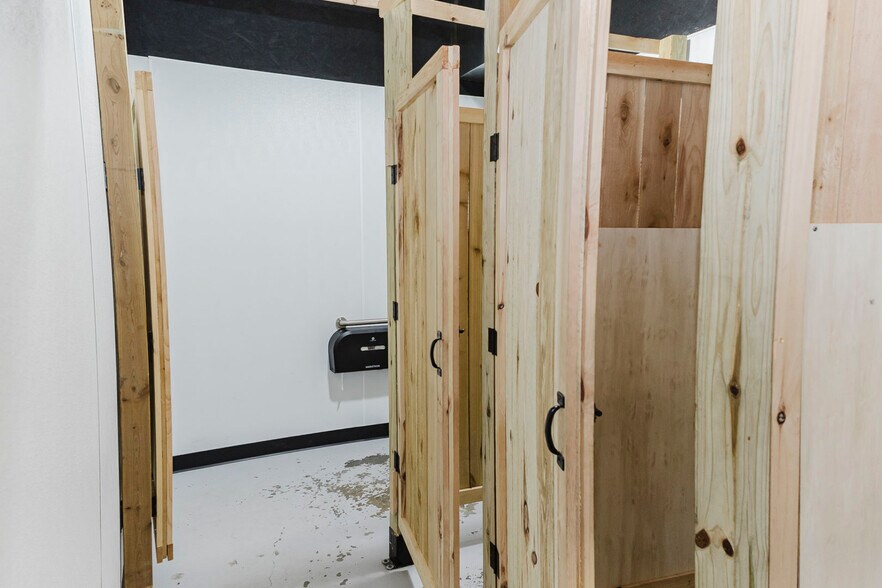 More Photos Of 130 N Washington Ave, Wichita General Retail For Sale