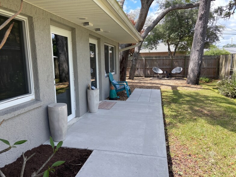 More Photos Of 1542 Guava Ave, Melbourne General Retail For Lease