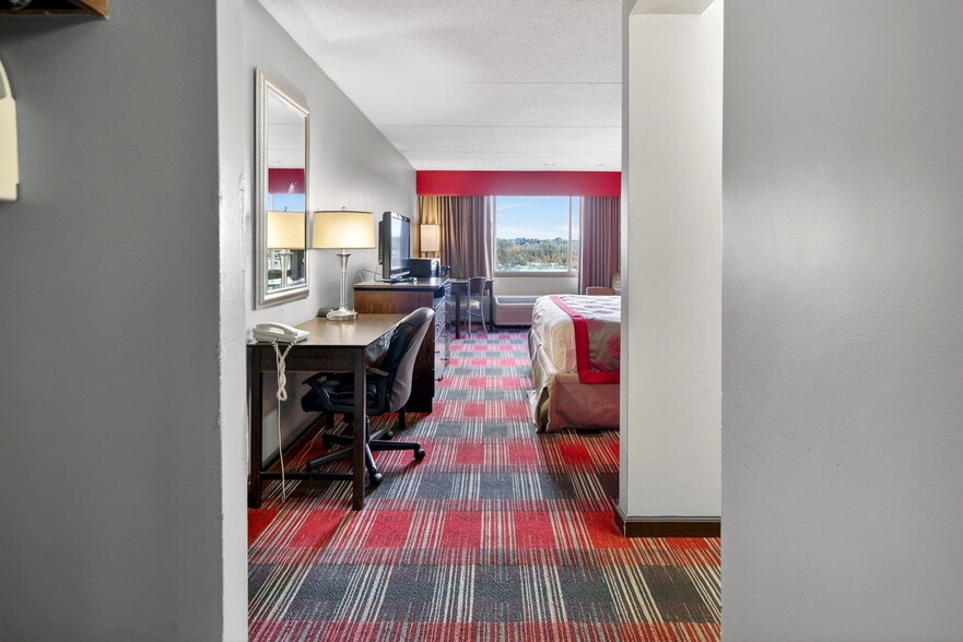 More Photos Of 3 Watervliet Avenue Ext, Albany Hotel For Sale