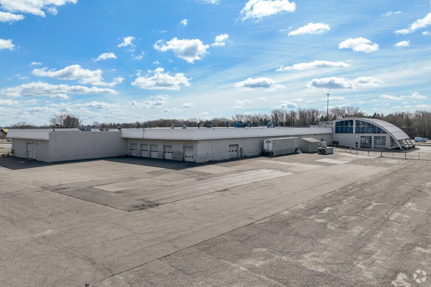More Photos Of 2325 N Prior Ave, Roseville Auto Dealership For Sale