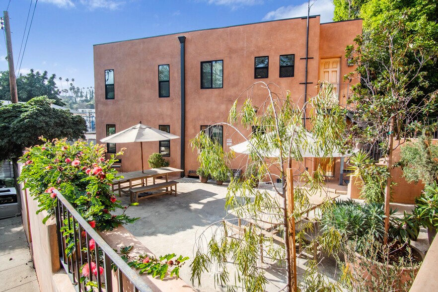 More Photos Of 3361 Hamilton Way, Los Angeles Apartments For Sale