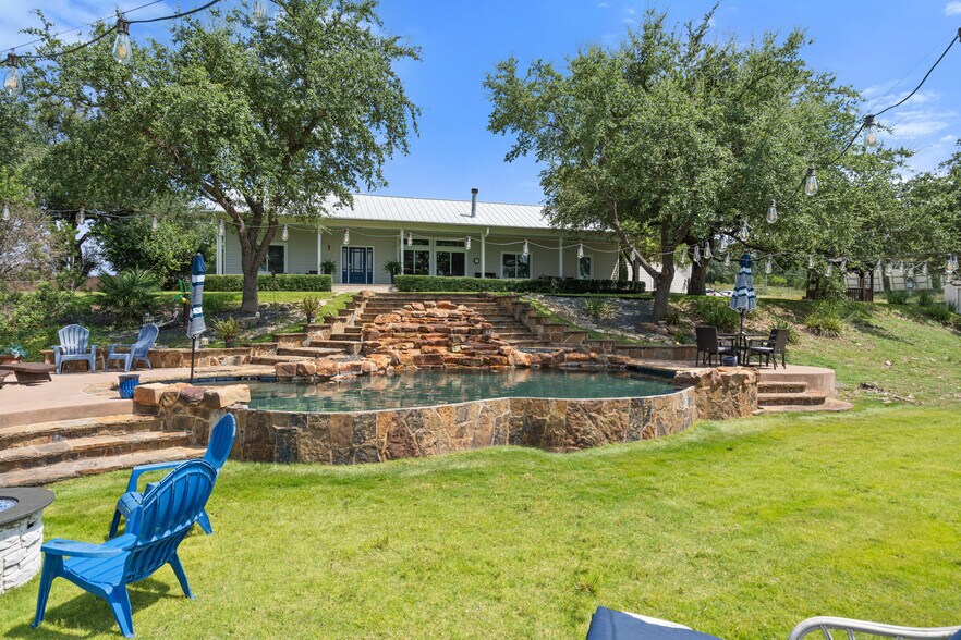 More Photos Of 4607 R O Dr, Spicewood Lodge Meeting Hall For Sale