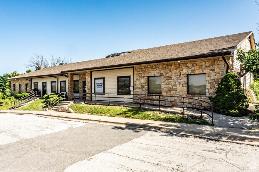 More Photos Of 13460 S Arapaho Dr, Olathe Unknown For Lease