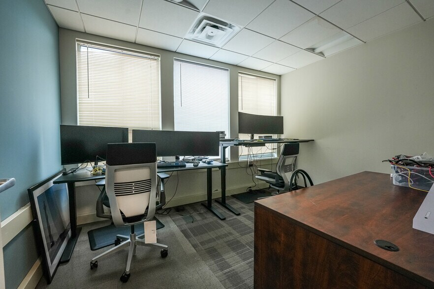 More Photos Of 7115 Leesburg Pike, Falls Church Office For Sale