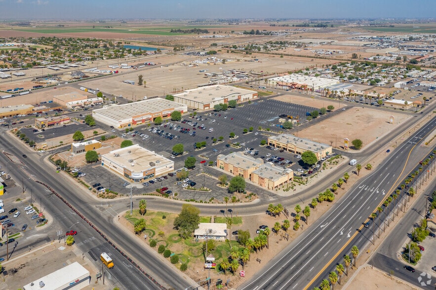 More Photos Of 1407 Imperial Ave W, Calexico Department Store For Lease