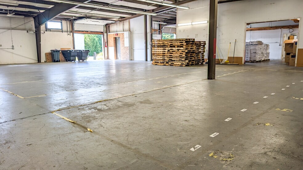 More Photos Of 242 Branford Rd, North Branford Light Manufacturing For Lease