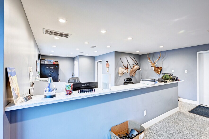 More Photos Of 1070 N Pine Rd, Texas City Light Distribution For Sale