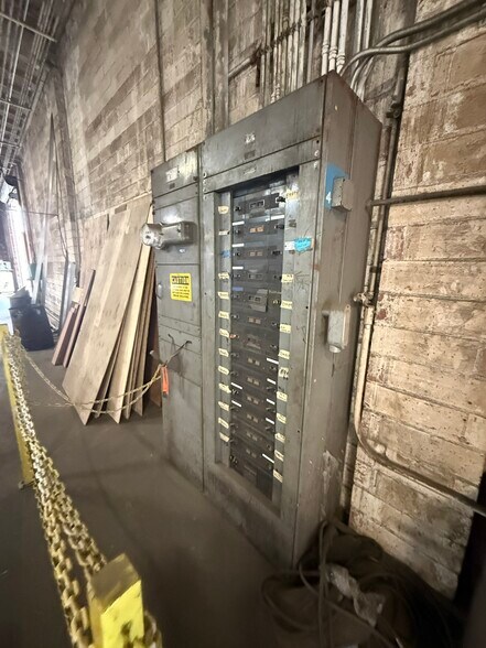 More Photos Of 1201 W Jon St, Torrance Service For Lease
