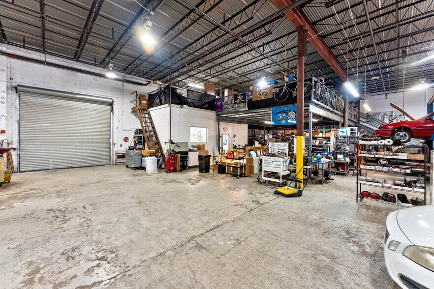 More Photos Of 700 Jackson Ave, Winter Park Manufacturing For Sale