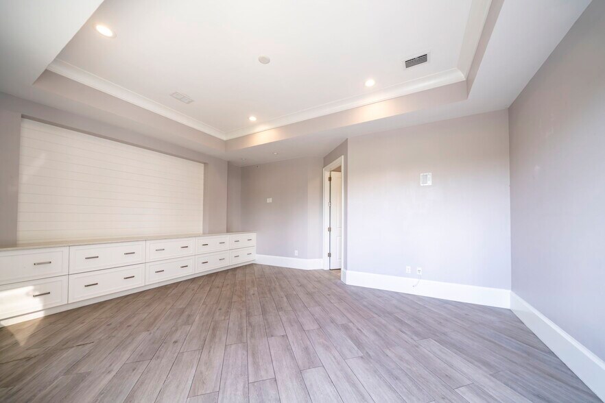 More Photos Of 24551 Production Cir, Bonita Springs Showroom For Lease