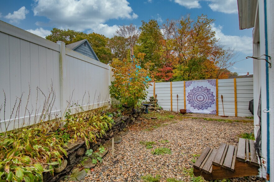 More Photos Of 28 Woodstock Ave, Putnam Specialty For Sale