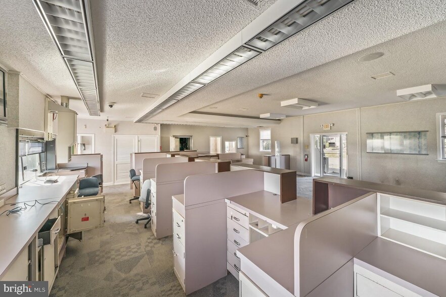 More Photos Of 4943 Landis Ave, Vineland Bank For Lease
