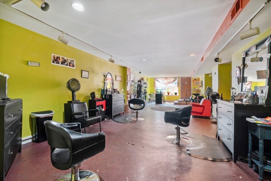 More Photos Of 519-521 N Charles St, Baltimore Office For Sale