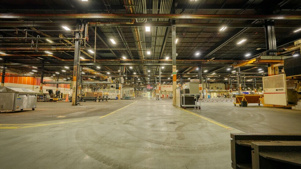 More Photos Of 1000 New Horizons Blvd, Amityville Warehouse For Lease