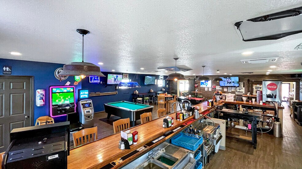 More Photos Of 208 W Arnold Ave, Arnold Restaurant For Sale