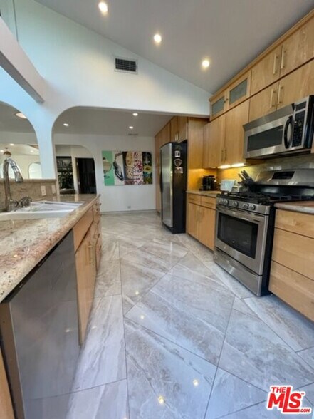 More Photos Of 425 Sunridge St, Playa Del Rey Multifamily For Sale